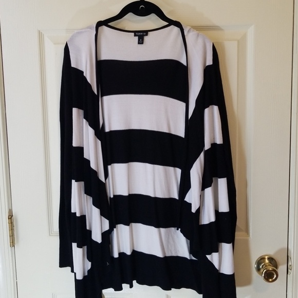 TORRID BLCK & WHT STRIPED OPEN FRONT SWEATER SZ 0♡ - Picture 2 of 6